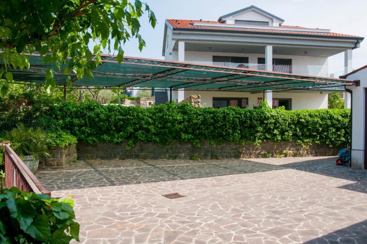 Beautiful Apartment With Picturesque View And Free Parking 포르토로즈 외부 사진