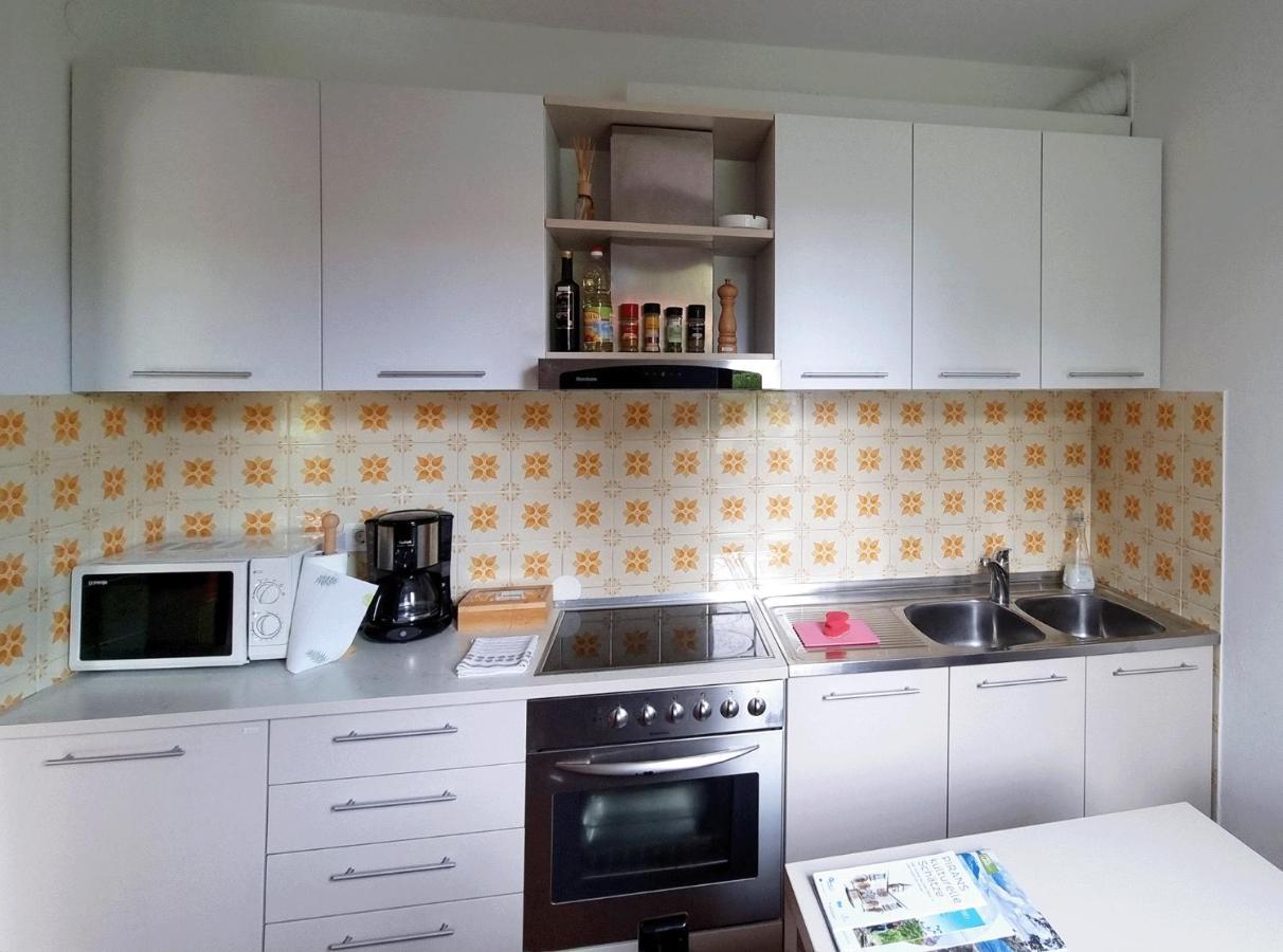 Beautiful Apartment With Picturesque View And Free Parking 포르토로즈 외부 사진