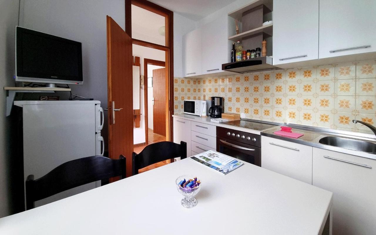 Beautiful Apartment With Picturesque View And Free Parking 포르토로즈 외부 사진